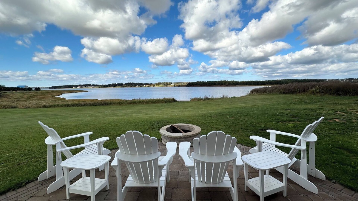 Clinton House | Water Front Cottage On The Sou'West River, Close To Amazing Beaches and Golfing