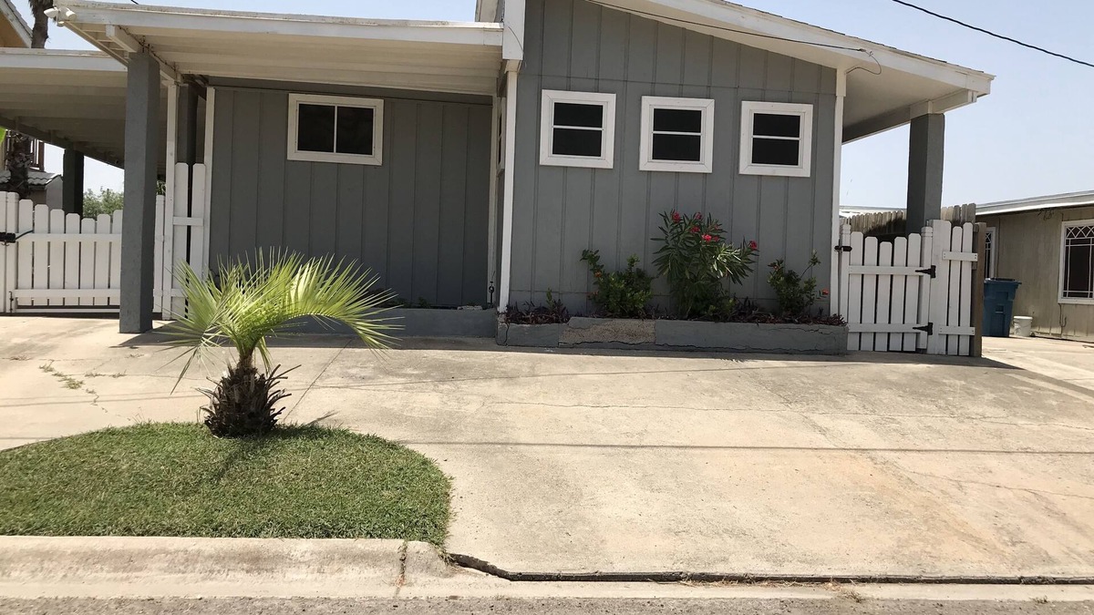 Port Isabel Cottage | Water front Cottage with beautiful deck to enjoy South Texas Sunset.
