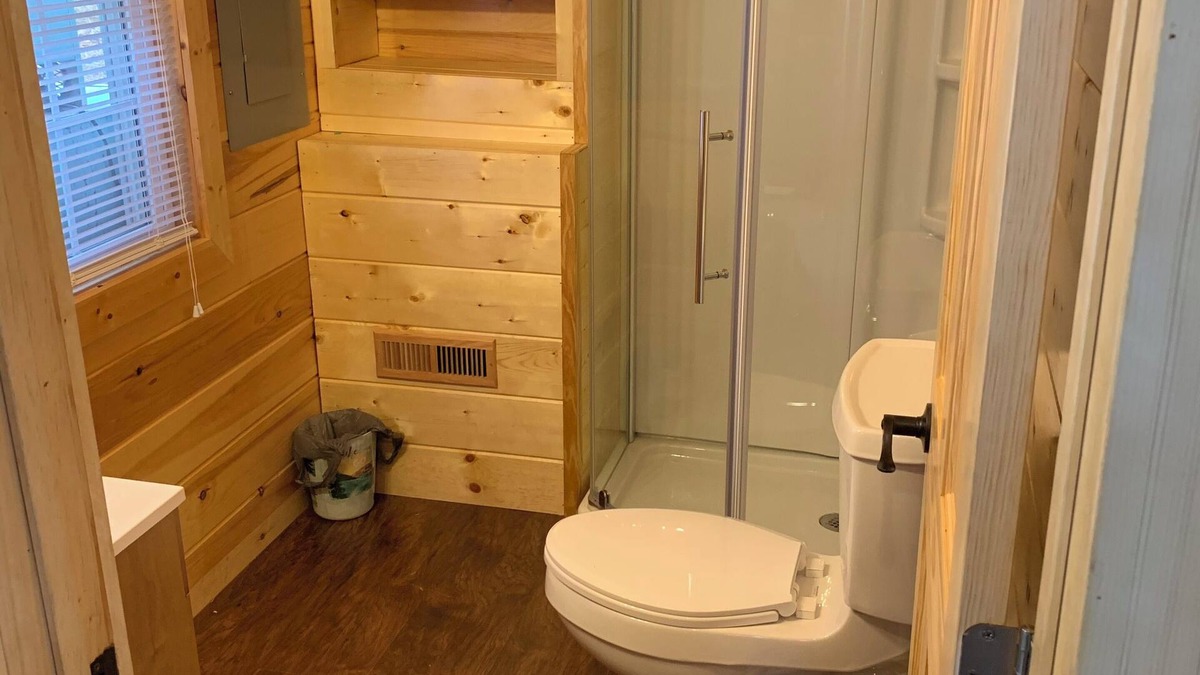Draper Apartment | Water front Cozy studio with WiFi and AC in charming Draper