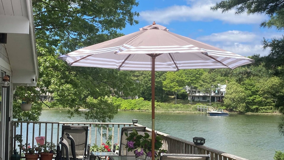 East Falmouth House | Water Front DREAM vacation, whole house AC, Free wi-fi, linen&towels, fire pit,
