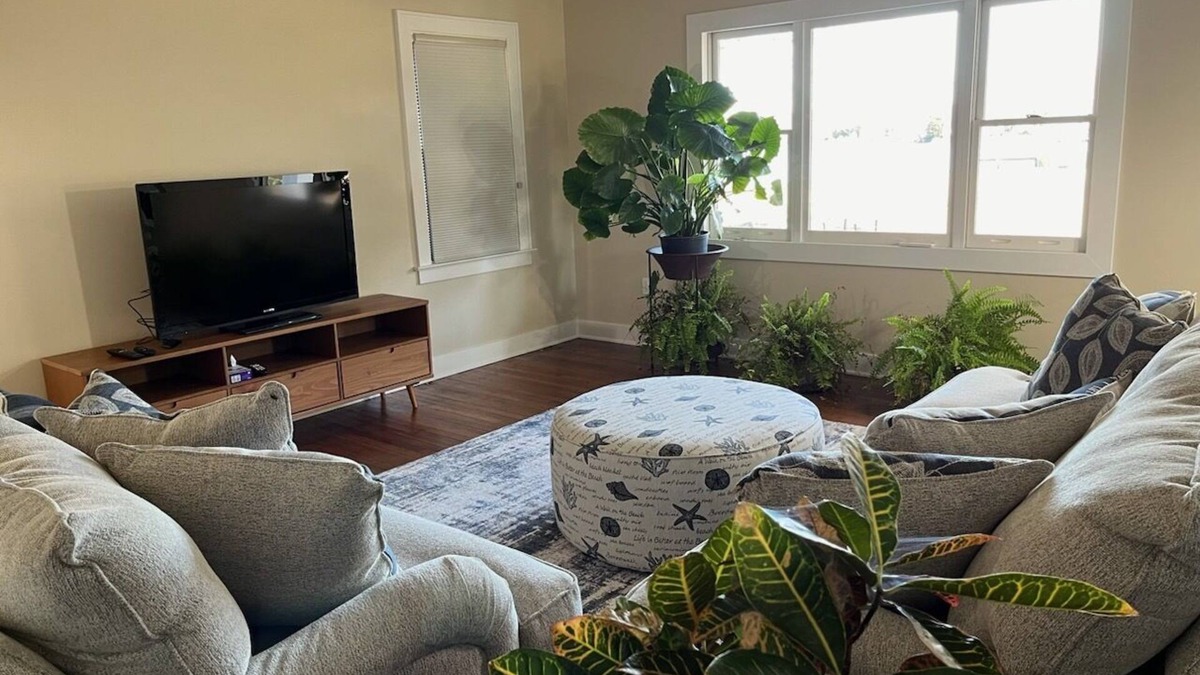 Kilmarnock Cottage | Water front estate on farm cidery. Pet friendly with inviting private beach.