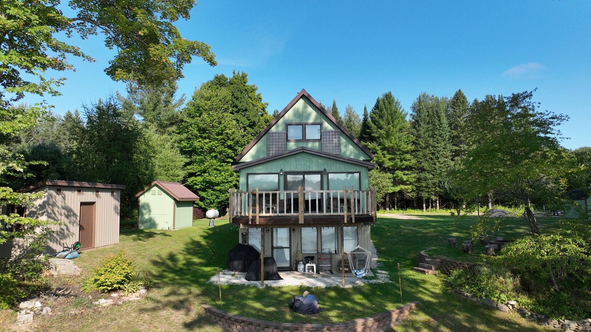 Munising House | Water front House. Completely off-grid and just outside of town.