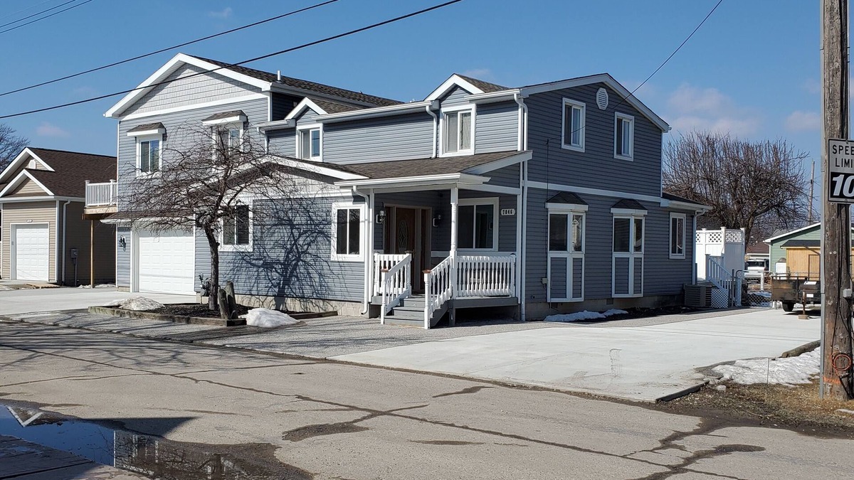 Anchorville House | Water front house 2min to lake guest suite