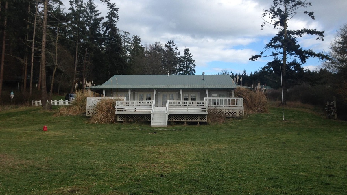 Lopez Island Villa | Water Front Large Vacation House On Lopez Island in Washington State, USA