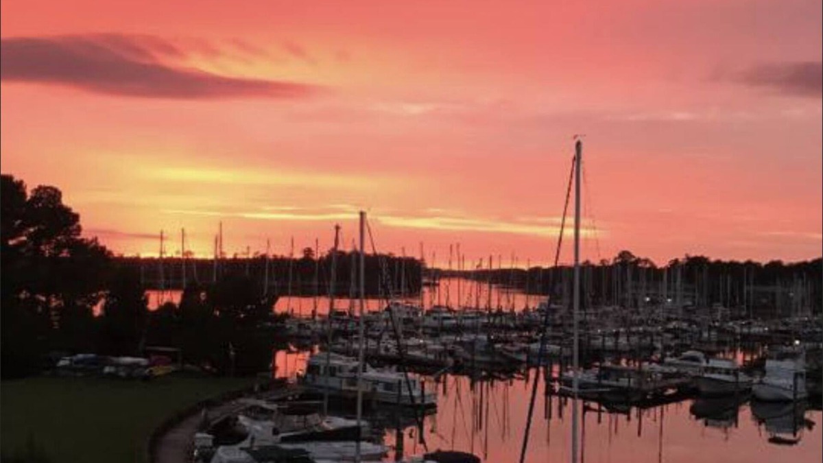 Fairfield Harbour House | WATER FRONT! Marina Family friendly, Complimentary Pool Access