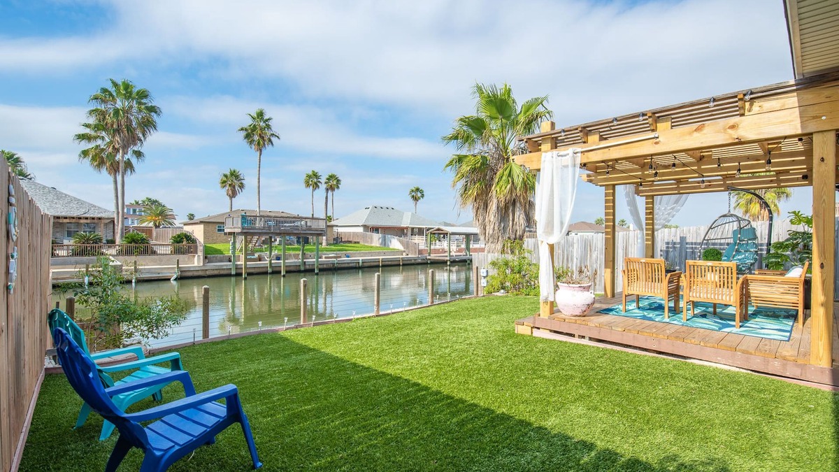 Corpus Christi House | Water front oasis, 2 minutes to the beach. Pet-friendly