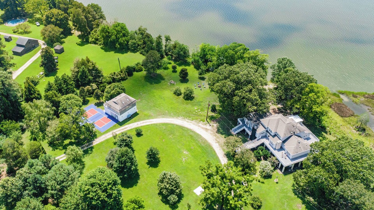 North House | Water front Oasis with pickle-ball court and hot tub