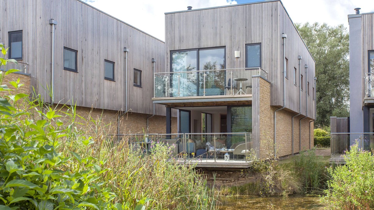 Somerford Keynes House | Water Garden 3, Lower Mill Estate 5 bed, roof terrace, sleeps 10, Spa Pool