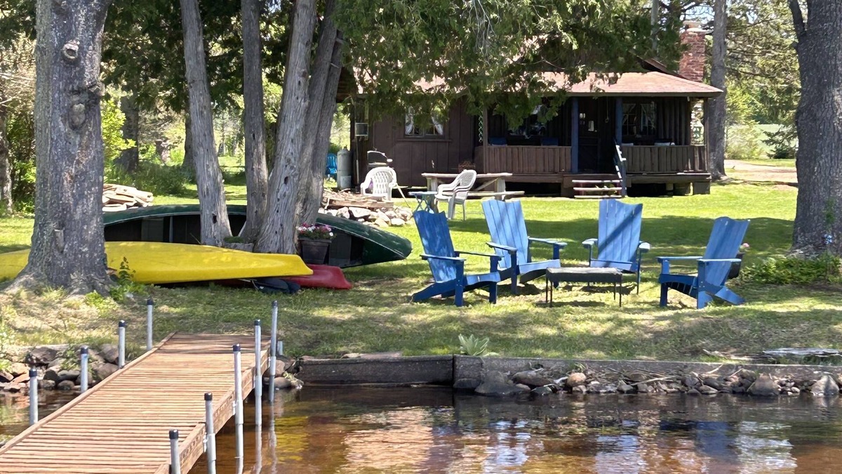 Lake Linden Cabin | Water lovers Dream-Newly renovated! Gorgeous modern updates with a rustic flare!