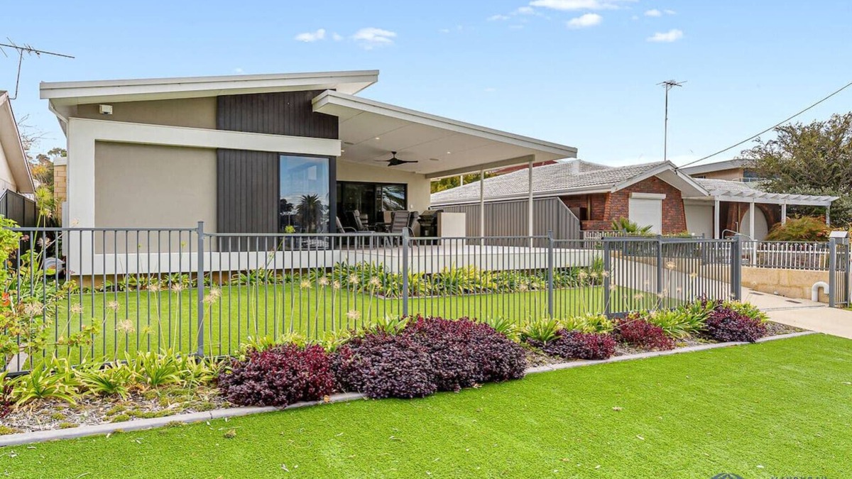 Halls Head House | Water Lovers Haven in Mandurah