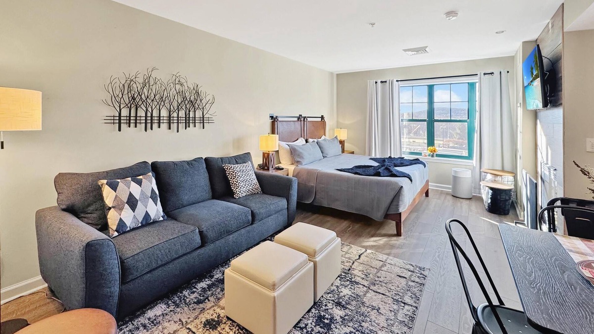 Vernon Condo | Water Park (Next Door) Pool Hot Tubs Sauna Gym Stunning Sunsets #263