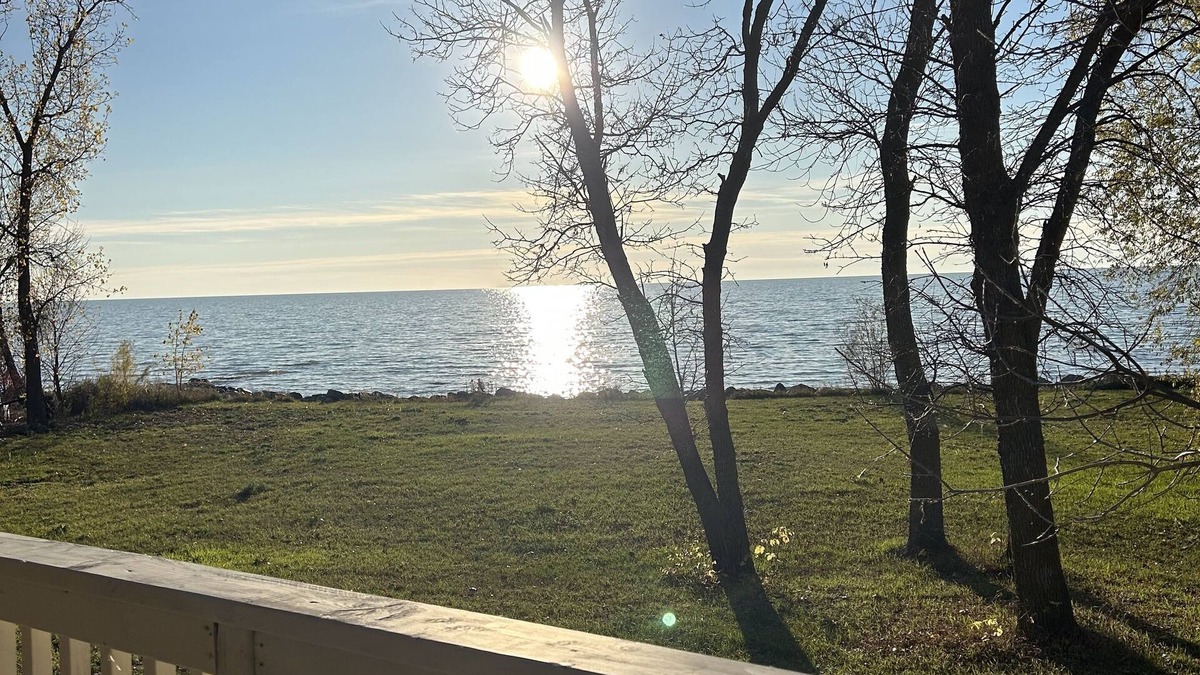 Saint Ambroise Cottage | Water's Edge cedar cabin on 1 acre lakefront: a perfect retreat summer or winter
