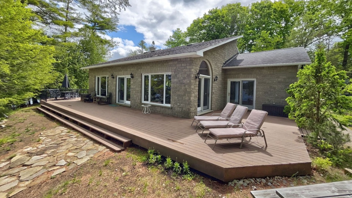 Rideau Lakes House | Water's Edge- Clear Lake near Chaffey's Lock