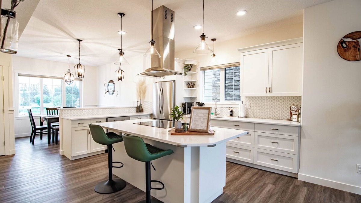 Sylvan Lake House | Water's Edge Escape - Luxury Lakehouse on the Marina
