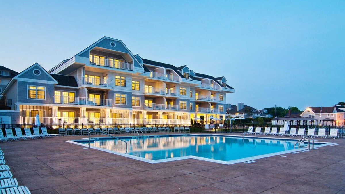 Westbrook Center Resort | Water's Edge Resort and spa w indoor and outdoor pool and beach. Condo Sleeps 4