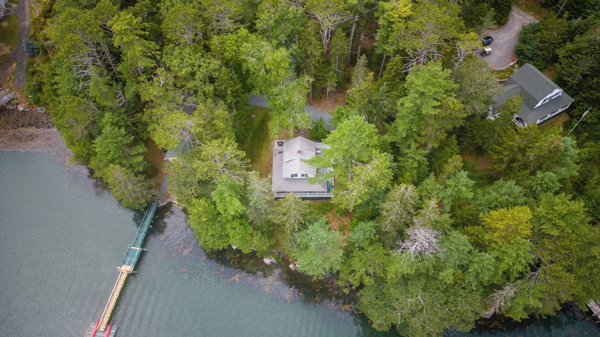 West Boothbay Harbor Cottage | Water's Edge - Waterfront Cottage on Southport - Wrap-Around Porch!