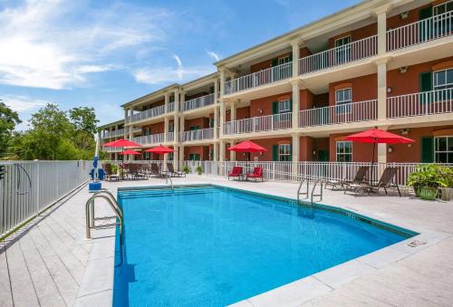 Historic Downtown Apalachicola Hotel | Water Street Hotel & Marina, an Ascend Collection Hotel