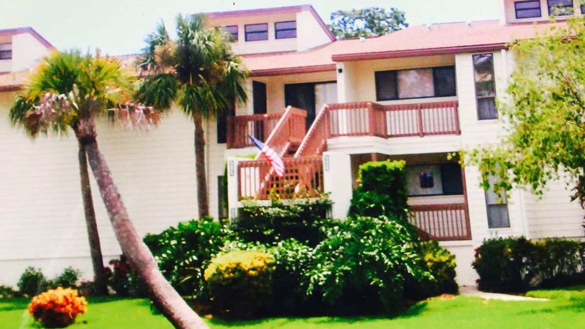 Sarasota County Condo | Water view 2 bedroom, 2 bath, second floor with vaulted ceilings and lanai.