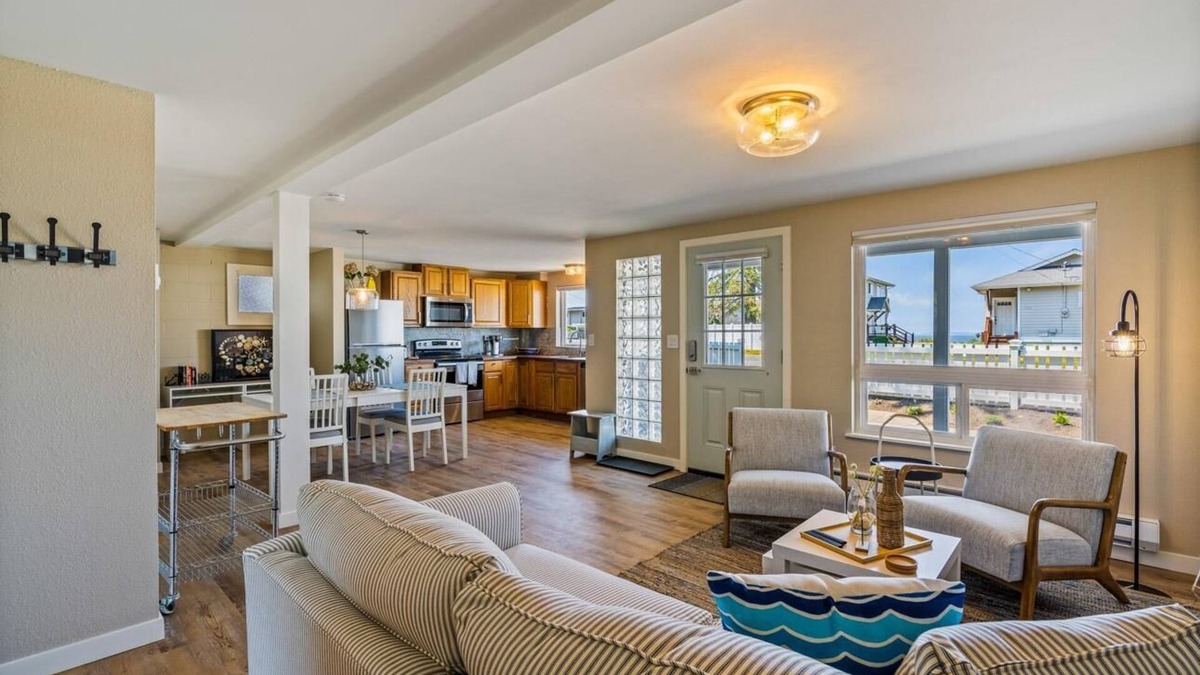 Birch Bay Condo | Water view, beach access, BBQ PC-C