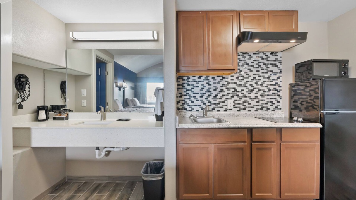 Rockport Hotel | Water view Beach House Kitchen Walk to Beach