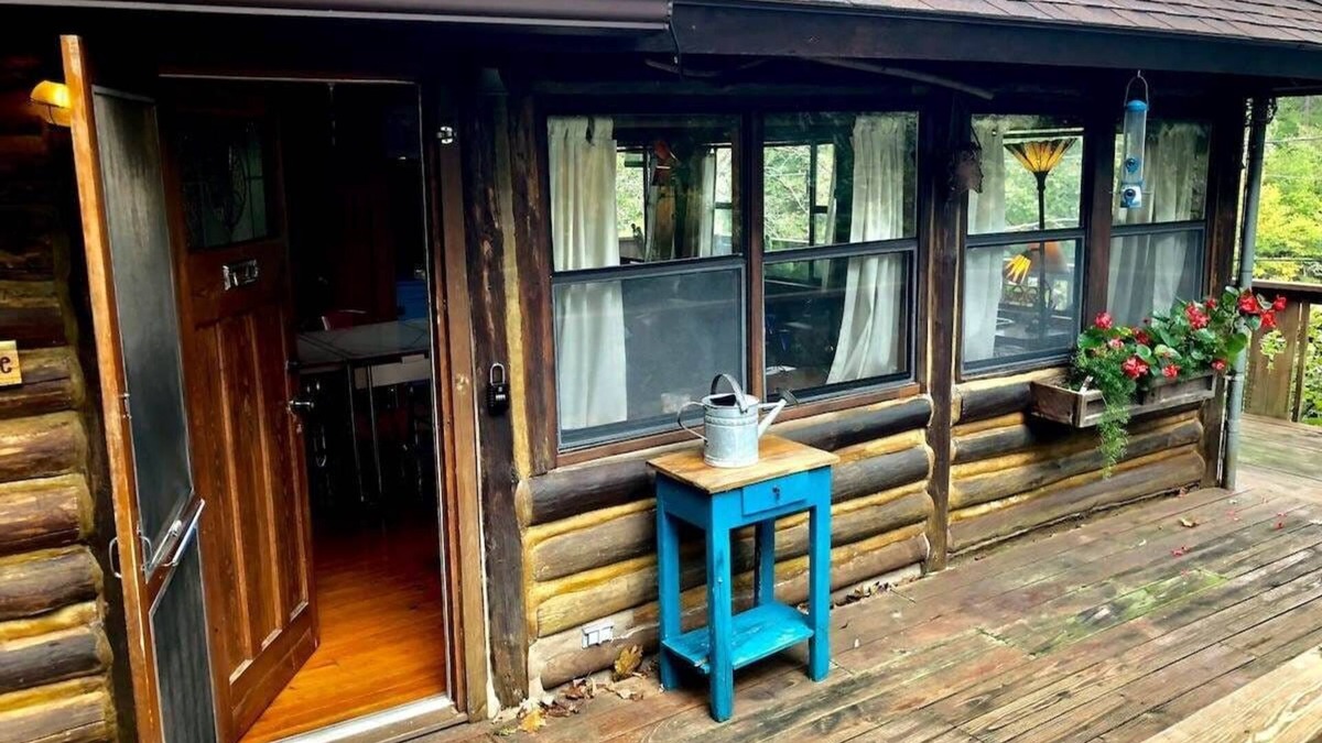 Eureka Springs House | Water View Decks, 1930s Log Cabin, Pet Friendly