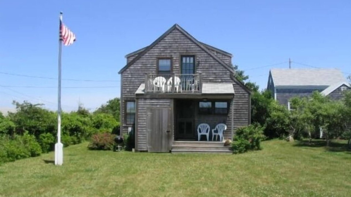 Madaket Cottage | Water Views Cottage Walk to Madaket Beach, A/C