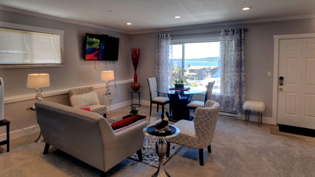 Des Moines House | Water views from Saltwater Suites