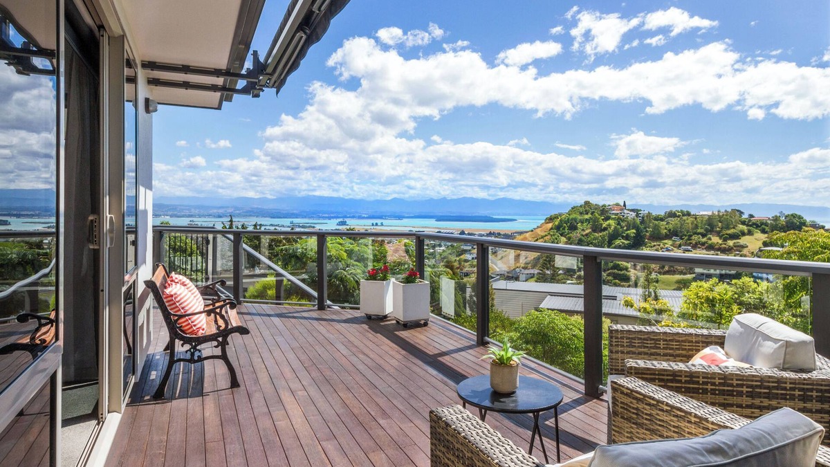 Nelson House | Water Views - Lovingly renovated with all the modern home comfort & convenience