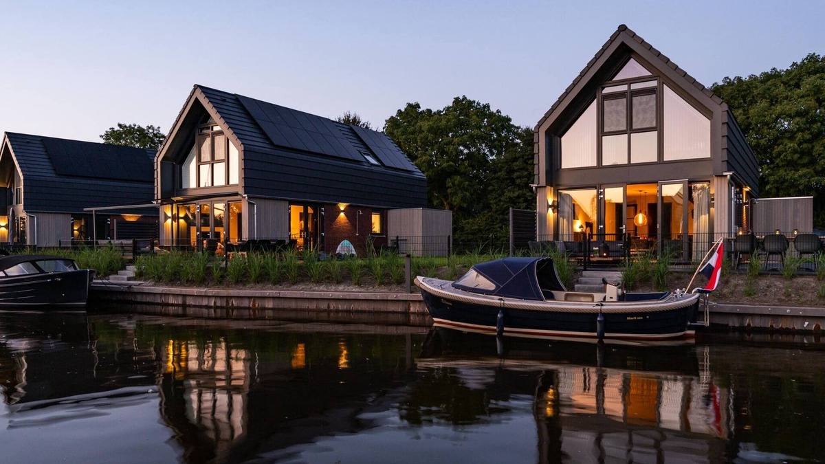 Balk House | Water Villa in Balk by Frisian Lakes