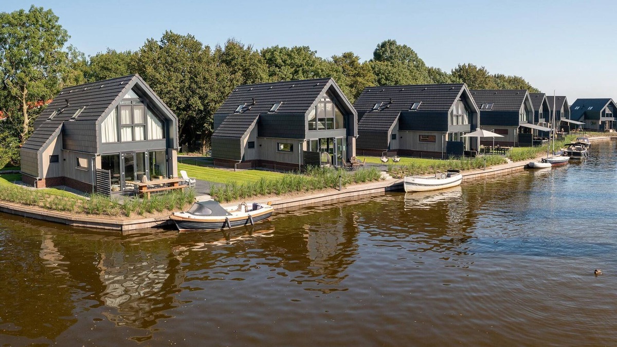 Balk House | Water Villa in Balk by Slotermeer Lake