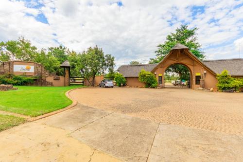 Leeupoort Villa | Waterberg House at Zebula - 8 adults and 4 kids under 10 years