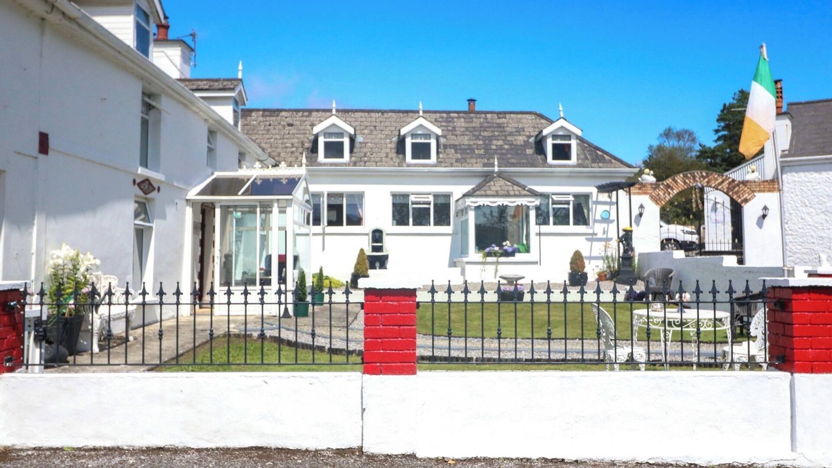 Shiplake Cottage | WATERFALL HOUSE, romantic, with a garden in Dunmanway, County Cork