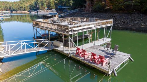 Blue Ridge House | Waterfallin' 4 the Lake