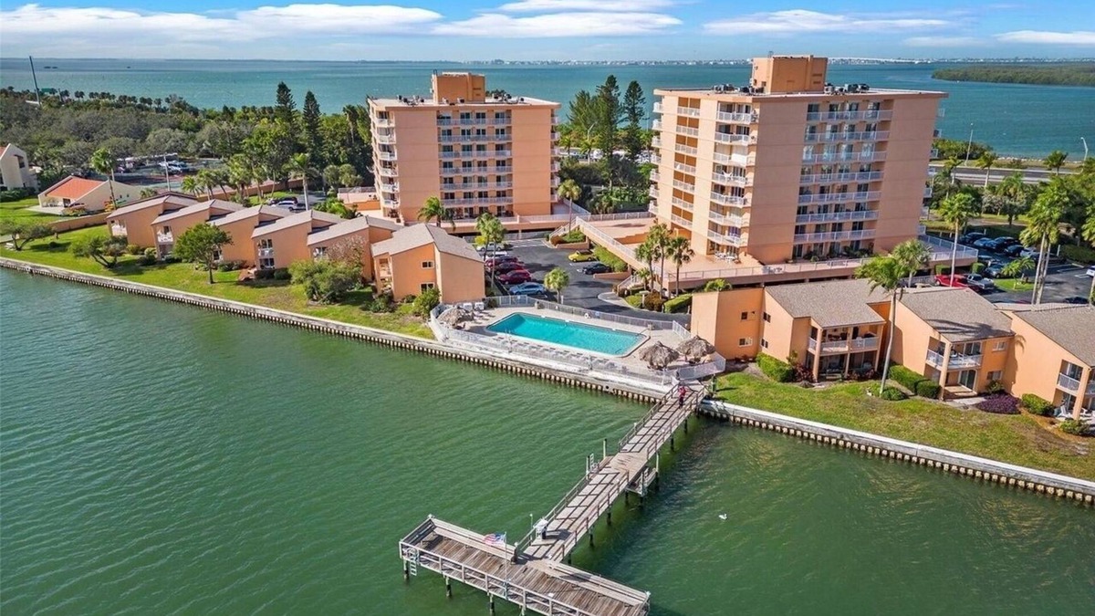 Pinellas Point Condo | WATERFRONT 1BD/1BA Sanctuary Suite 5 MINS to DOWNTOWN LIVE MUSIC & BEACHES!