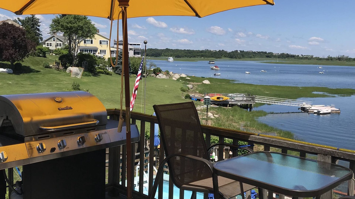 Gloucester Apartment | WATERFRONT 1BDRM SPACIOUS STUDIO APARTMENT