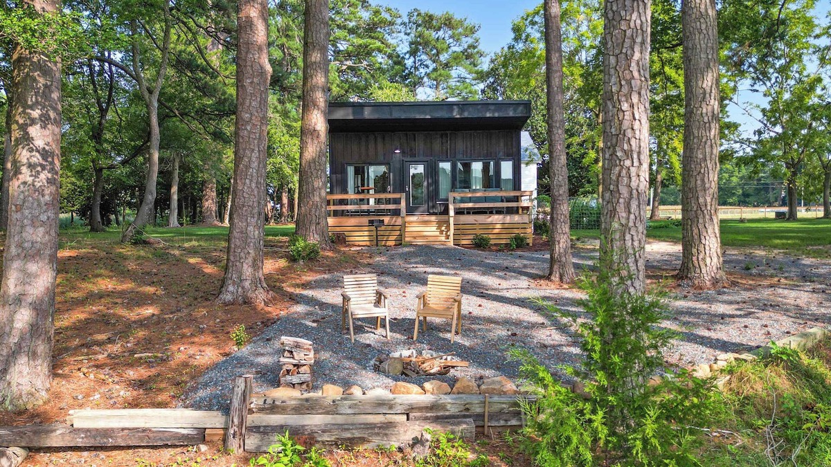 Locustville Cottage | Waterfront 1BR on Working Farm w/Deck + View