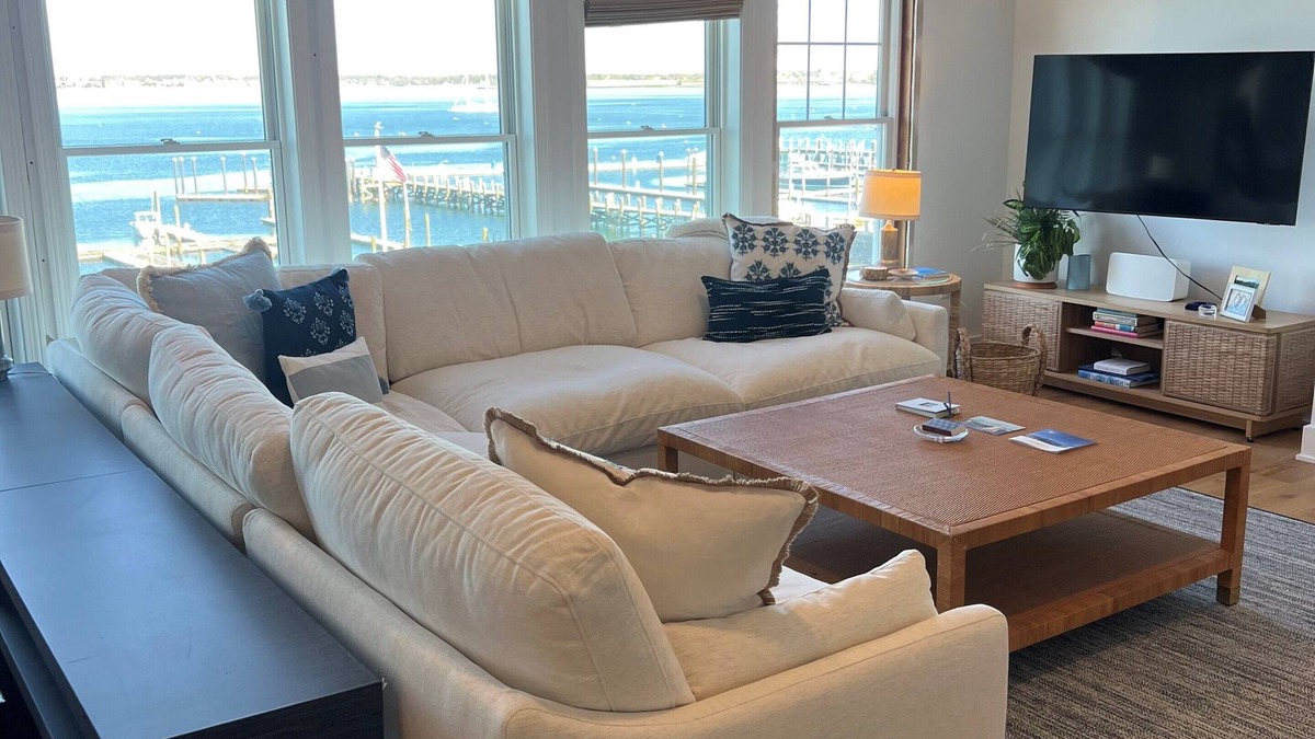 Shoreby Hill Condo | Waterfront 2 bdrm, 2 bath Condo in the Heart of Jamestown