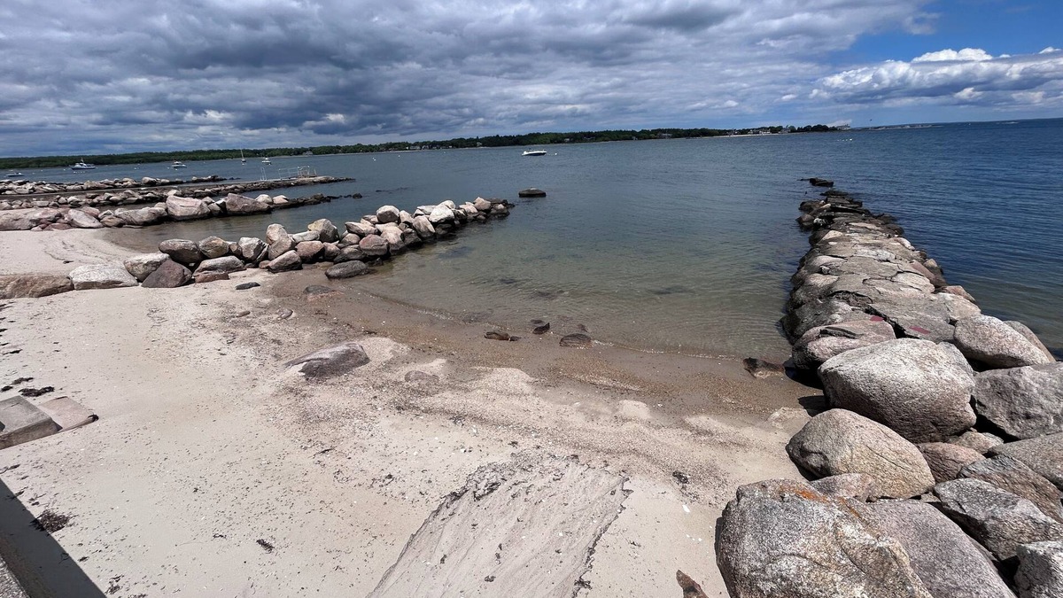 Mattapoisett House | Waterfront 2 Bedroom, 2 Bath - private beach - Aucoot Cove neighborhood - Mattapoisett