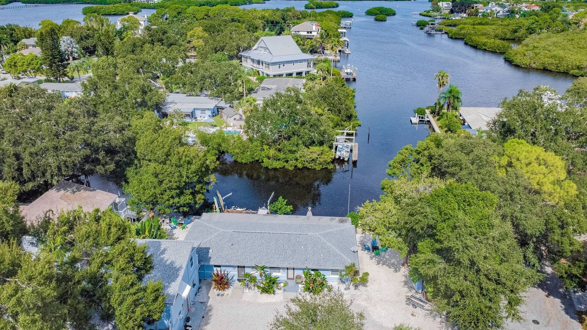 Ozona Apartment | Waterfront 2 bedroom/1 bath Renovated Apartment in Palm Harbor