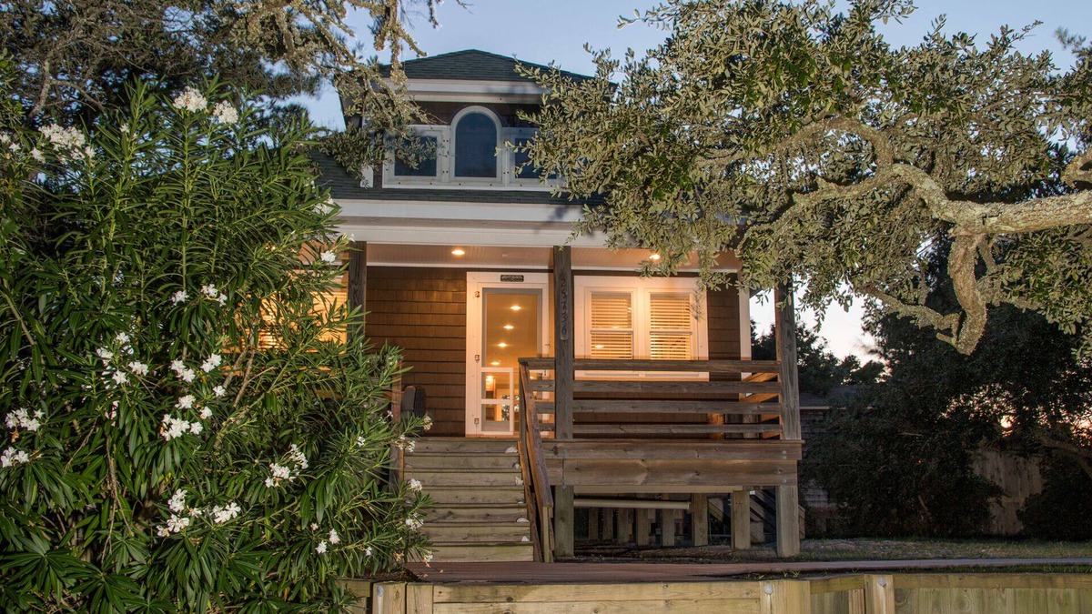 Waves Cottage | Waterfront 2-Bedroom, 1-Bathroom Cottage with a Hot tub and Waterfront Deck