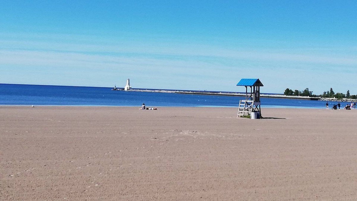 Cobourg Condo | Waterfront 2 Bedroom Condo, Next to Cobourgs Victoria Beach