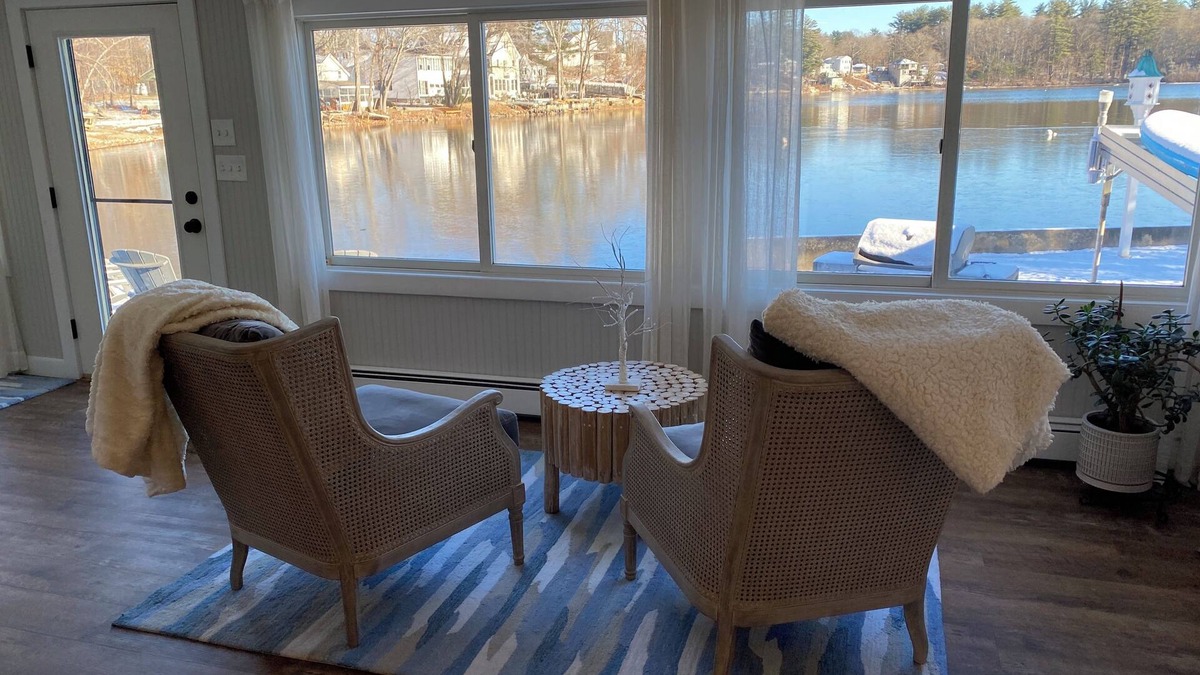 Amesbury Apartment | waterfront 2-bedroom with private dock!