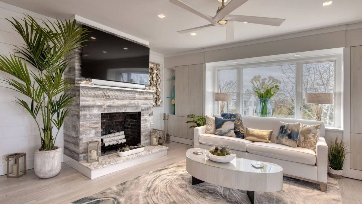 Sag Harbor Condo | Waterfront 2BR/3BA Sag Harbor Village Rooftop Penthouse