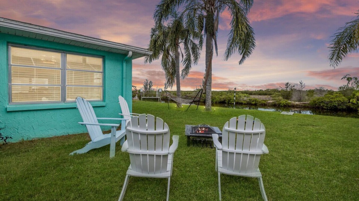 Port Richey Apartment | Waterfront! 2BR w/Firepit & Grill!
