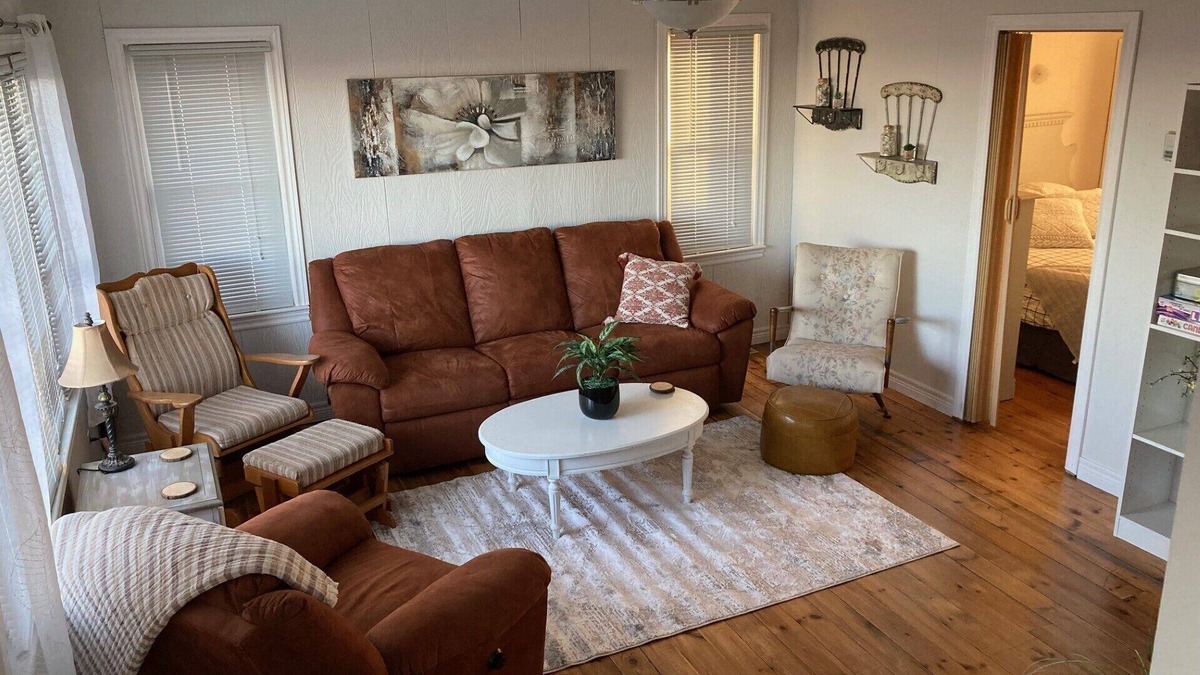 Turkey Point House | Waterfront 3 Bedroom cottage located in beautiful Turkey Point