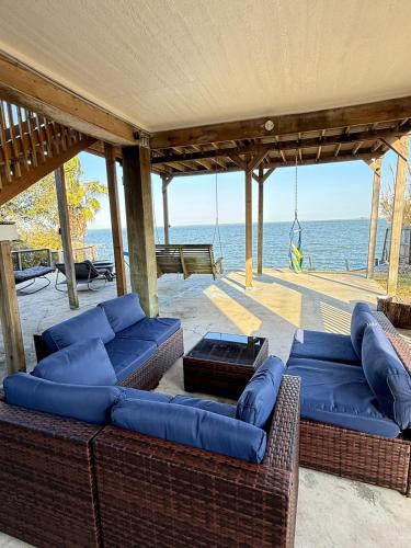 La Porte House | Waterfront 3BR 2BA Home near Kemah NASA Galveston