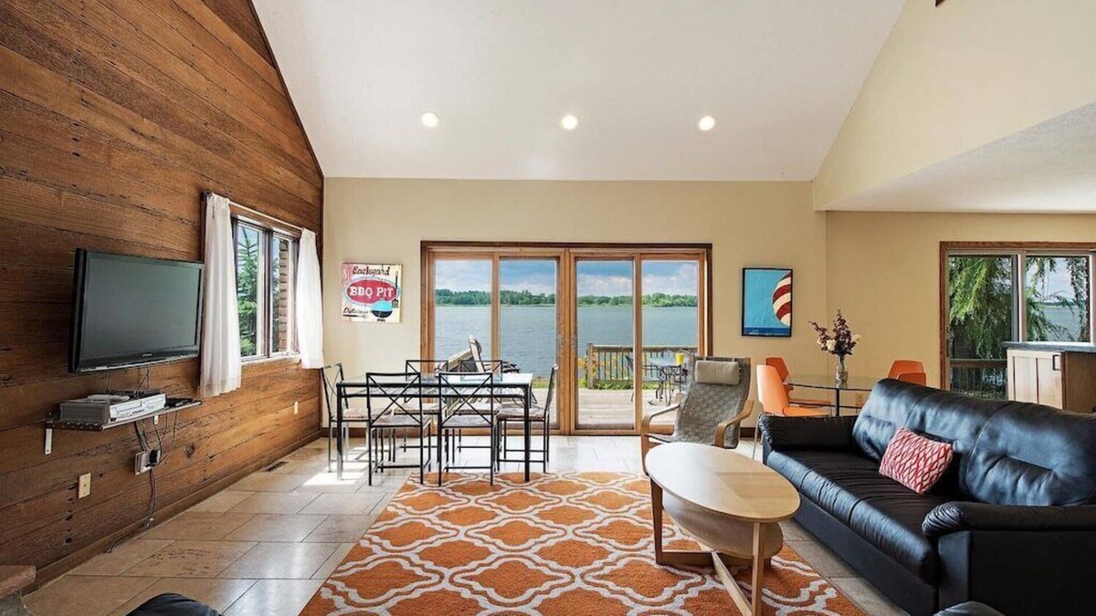 Sandusky House | Waterfront 4/5 BR Near CP and Sports Force