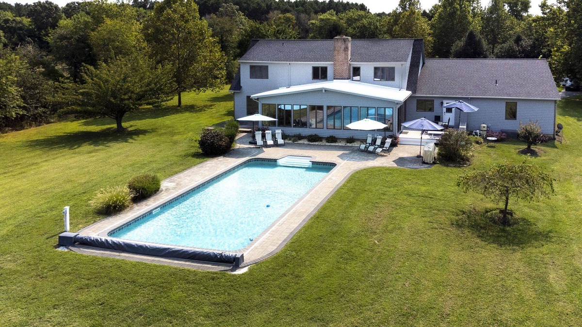 Unionville House | Waterfront 4 acre home with pool between the towns of St. Michaels & Easton!