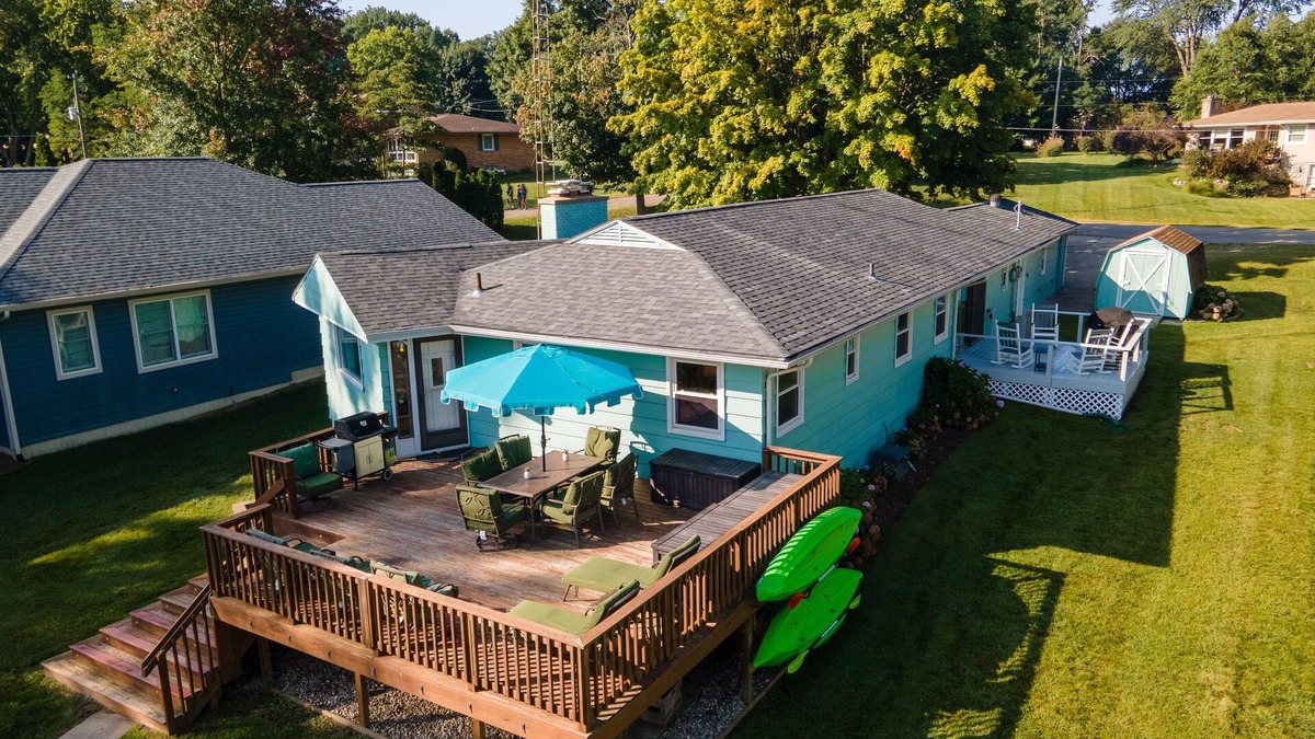 Paw Paw Lake House | Waterfront 4BR/2.5BA W/2 Large Decks | Haven K