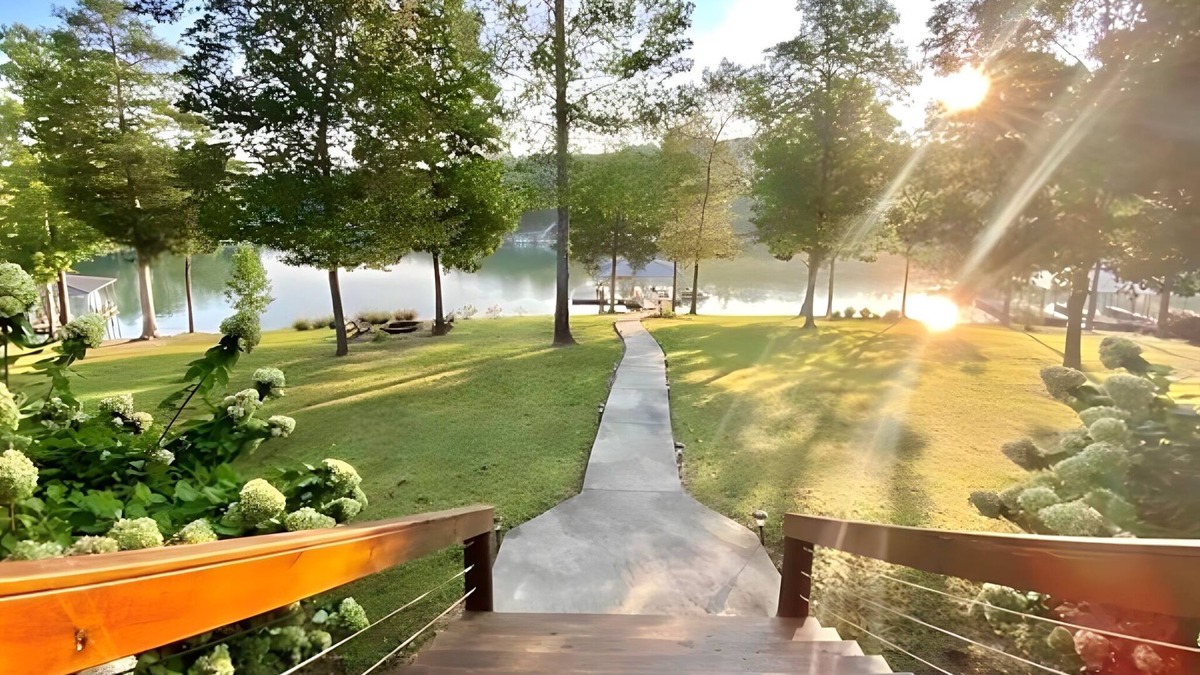 Double Springs House | Waterfront 4BR Getaway | Dock,Kayak & Cozy Firepit